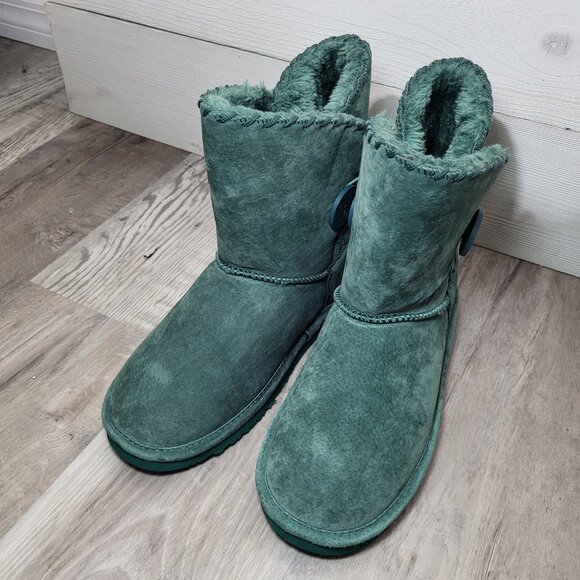 Lamo Essential Green Suede Fleece Lined Boots. - Picture 5 of 7